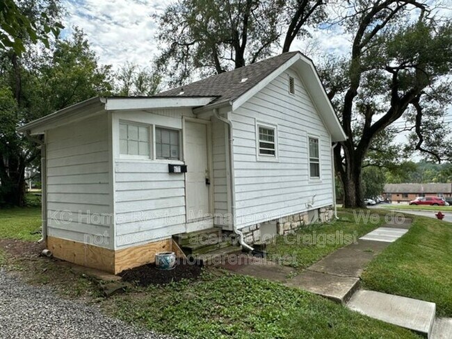 Building Photo - 6111 Raytown Rd