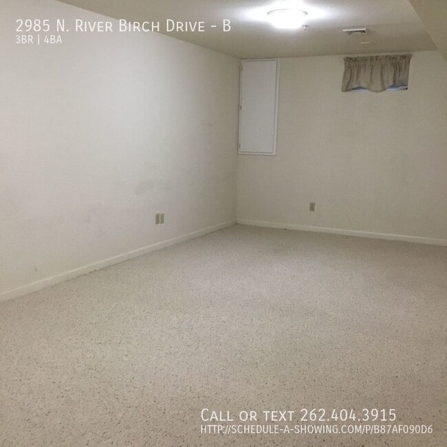 Building Photo - Huge condo with 2 car garage!