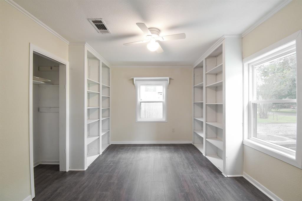 Building Photo - 301 S 3rd St