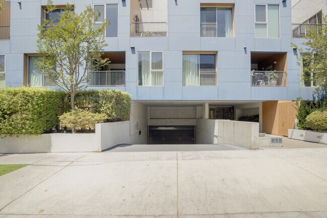 Building Photo - 855 Croft Ave