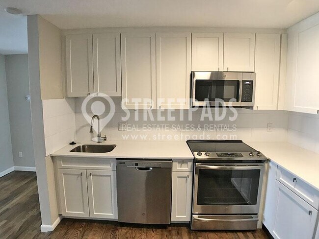 Building Photo - 2 bedroom in Boston MA 02130