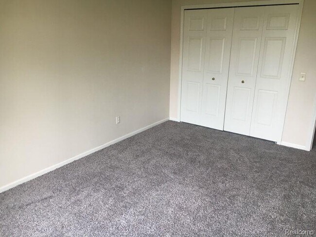 Building Photo - 879 Autumn Ridge Dr