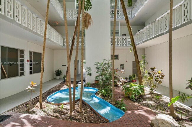 Building Photo - 9700 W Bay Harbor Dr
