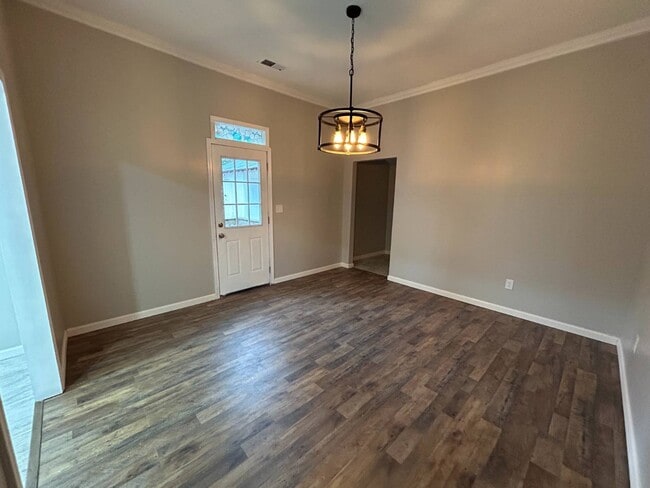 Building Photo - 605 Byars St