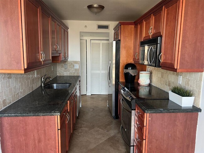 Building Photo - 1688 West Ave