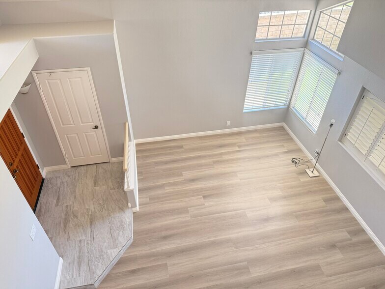 Building Photo - 2137 Wild Flower Ln