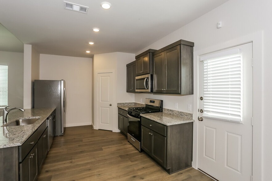 Building Photo - 214 Julian Davis Dr