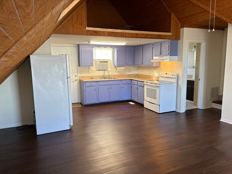 Full Kitchen, loft storage above - 4701 Illinois Ave