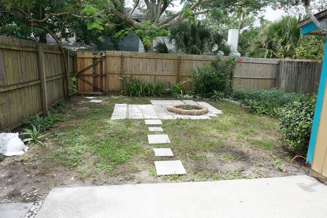 Building Photo - 3 bedroom / 2 bathroom home in Atlantic Beach