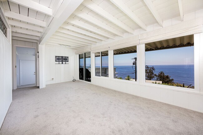 Building Photo - 2260 Crestview Dr