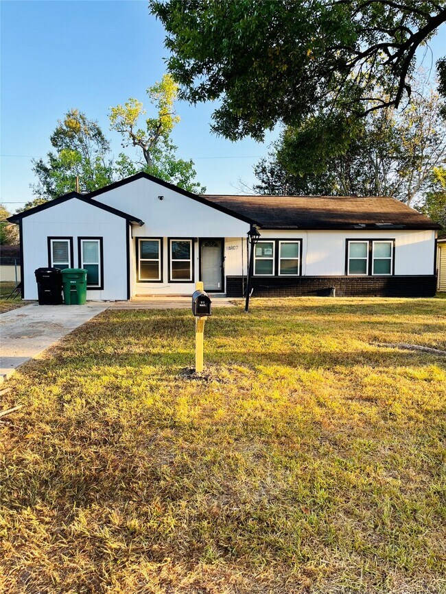 Building Photo - 6107 Belmark St