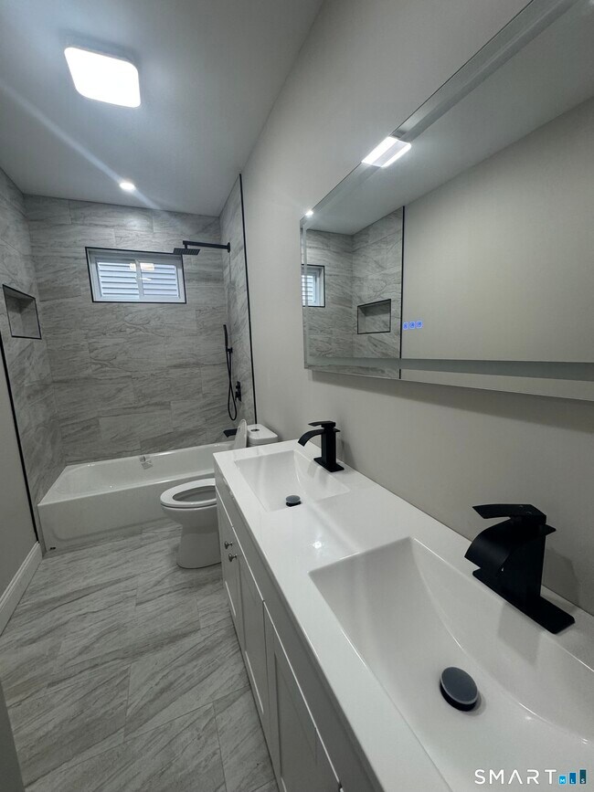 Building Photo - 279 Harriet St