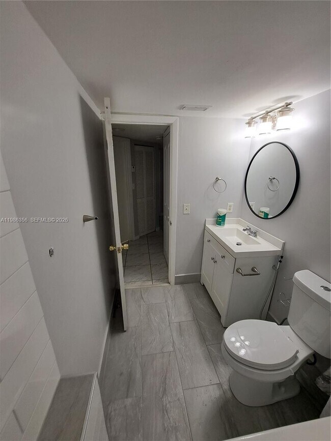 Building Photo - 9708 SW 138th Ave