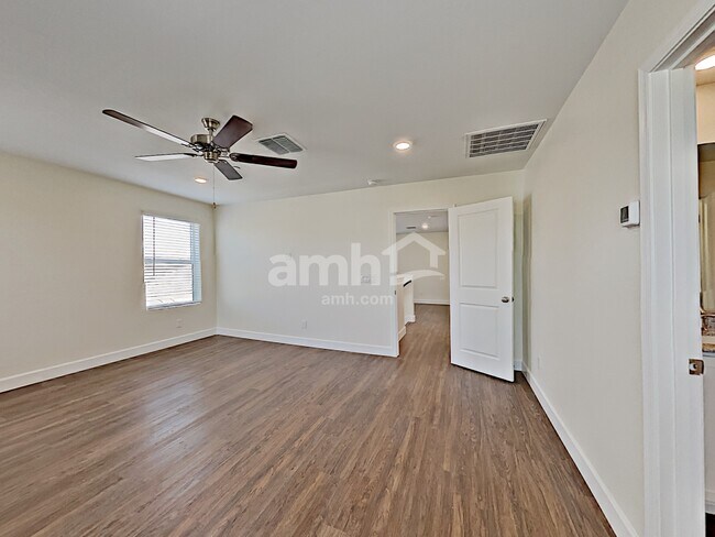 Building Photo - 12502 N 60th Ave