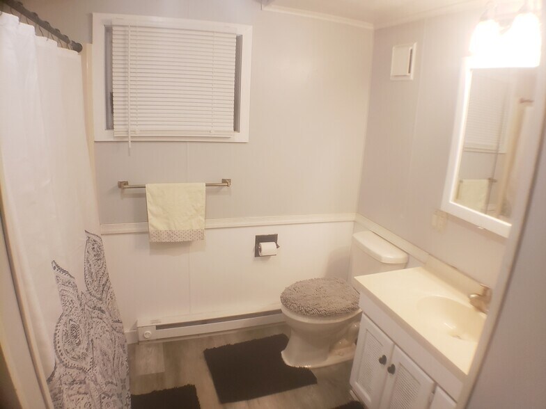 Building Photo - 5685 Creekview Rd