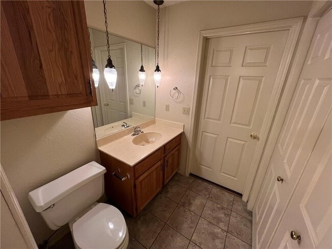 Building Photo - 323 S 11th Pl