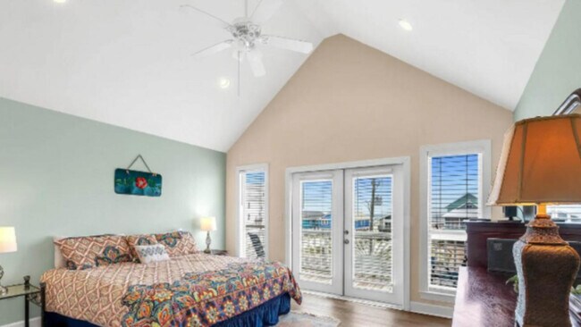 Building Photo - 1412 W Beach Blvd