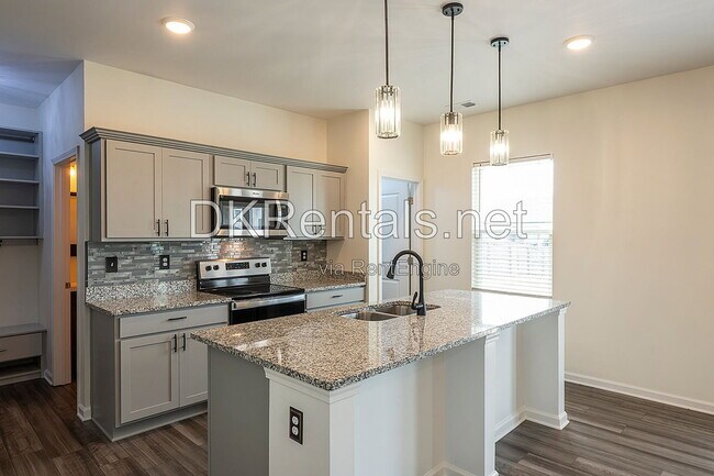 Building Photo - 126 Verona Dr NW