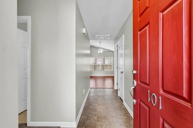 Building Photo - Charming 3-Bedroom, 2-Bath Home available ...