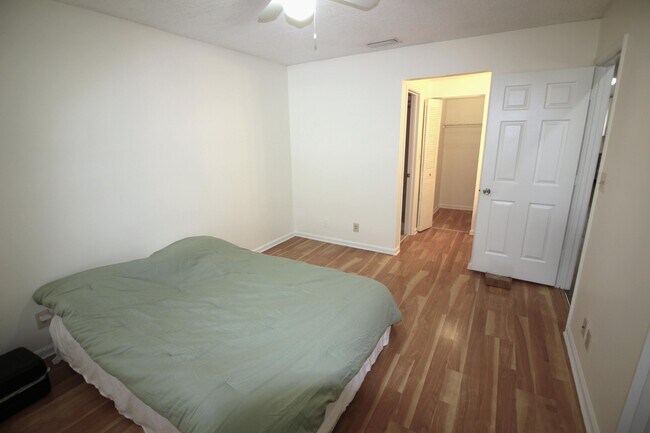 Building Photo - 2900 Olivewood Terrace