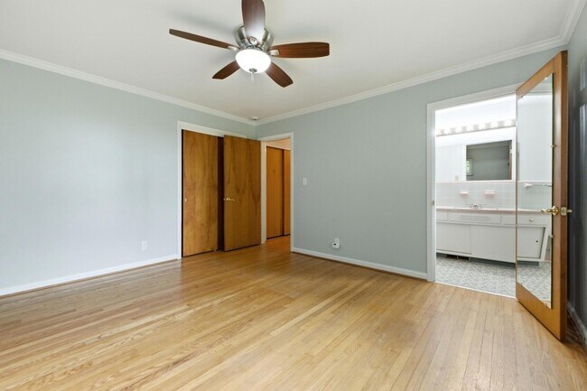 Building Photo - 205 S Palisades Dr