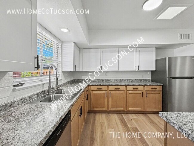 Building Photo - 413 W Pso Solana