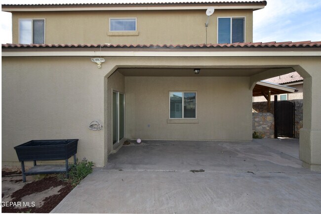 Building Photo - 300 Saltford Pl