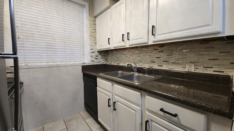 Building Photo - 6304 Bancroft Ave