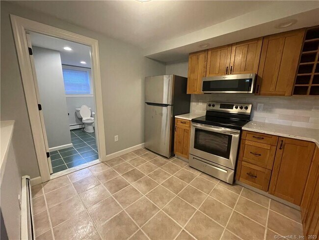 Building Photo - 324 Main St