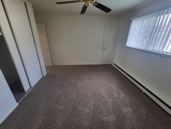 Building Photo - 1700 E Long St