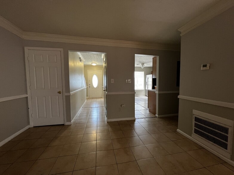 Building Photo - 3837 Meadow Creek Dr