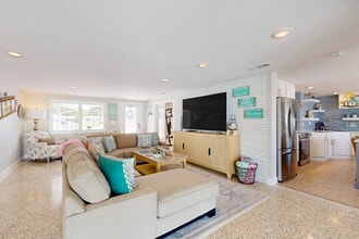 Building Photo - 178 Sunaire Terrace