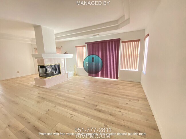 Building Photo - Step into luxury with this expansive 5 bed...