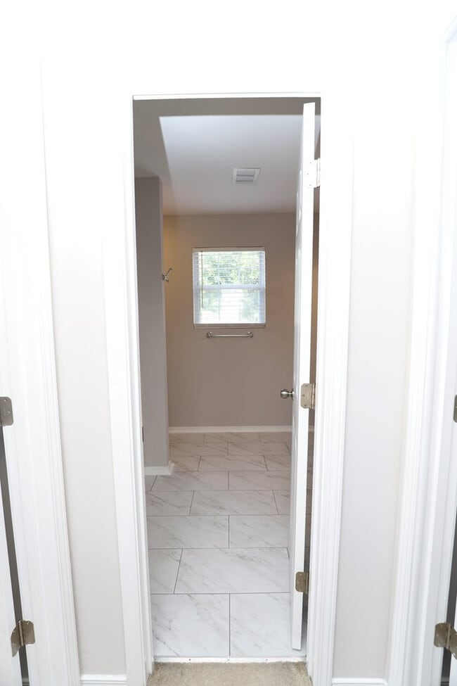 Building Photo - 1910 Lybrand St