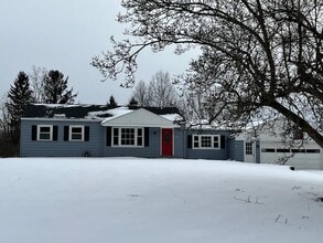 Building Photo - 9970 Knollwood Ridge Dr