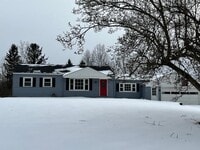 Building Photo - 9970 Knollwood Ridge Dr