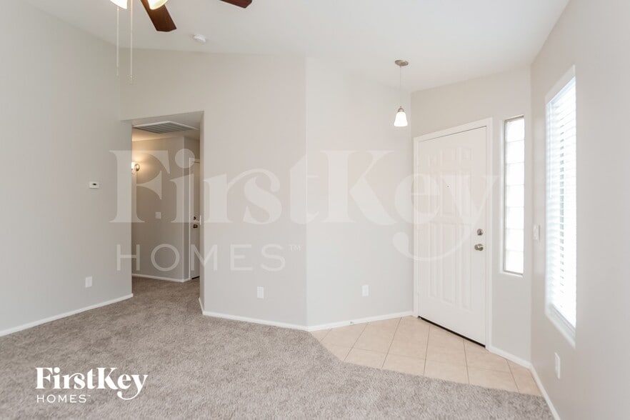 Building Photo - 557 E Jeanne Ln