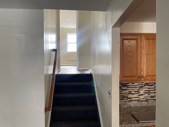 Building Photo - 750 E 83rd St