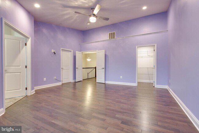 Building Photo - 8526 Pine Springs Dr