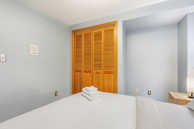 Building Photo - 10507 Rainier Ave S