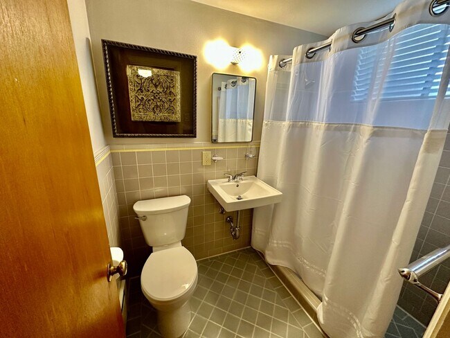 Building Photo - Wash Park 2-Bedroom, 2- Bathroom Condo Available in August
