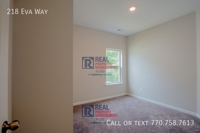 Building Photo - 218 Eva Wy