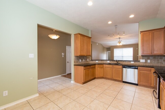 Building Photo - 10206 N Pine Ivy Ln