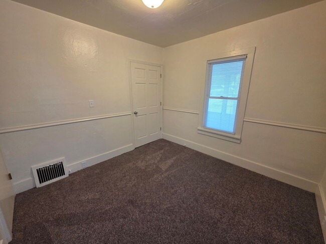 Building Photo - 216 S Mason St