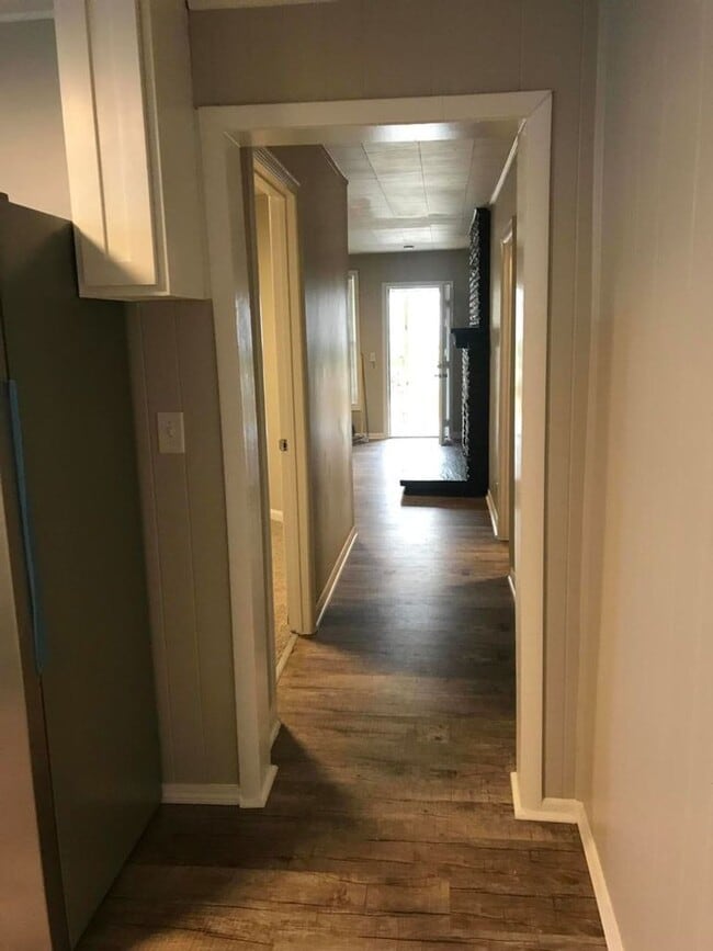 Building Photo - 3 Bedroom House
