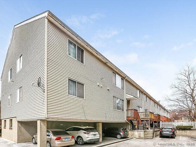 Building Photo - 33 Pleasant St