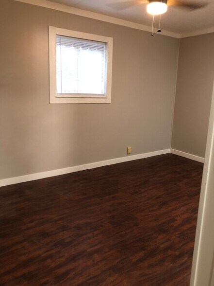 Building Photo - 2104 Houston Pl