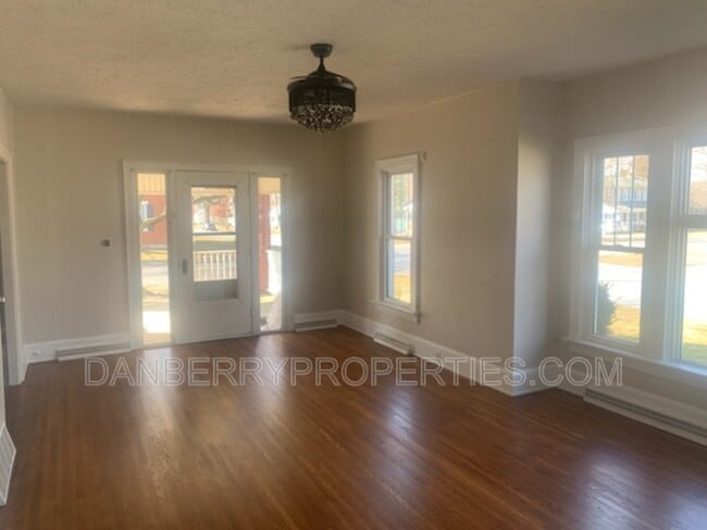 Building Photo - 301 E Bigelow St