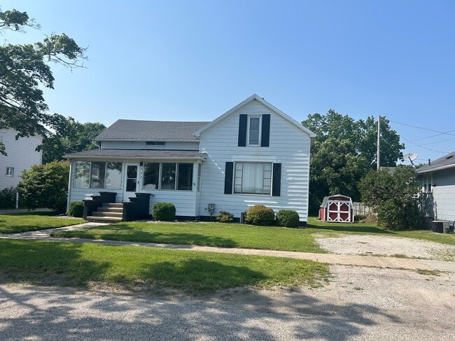 Building Photo - 1 Bedroom, 1 Bath Home,  close to Down Tow...