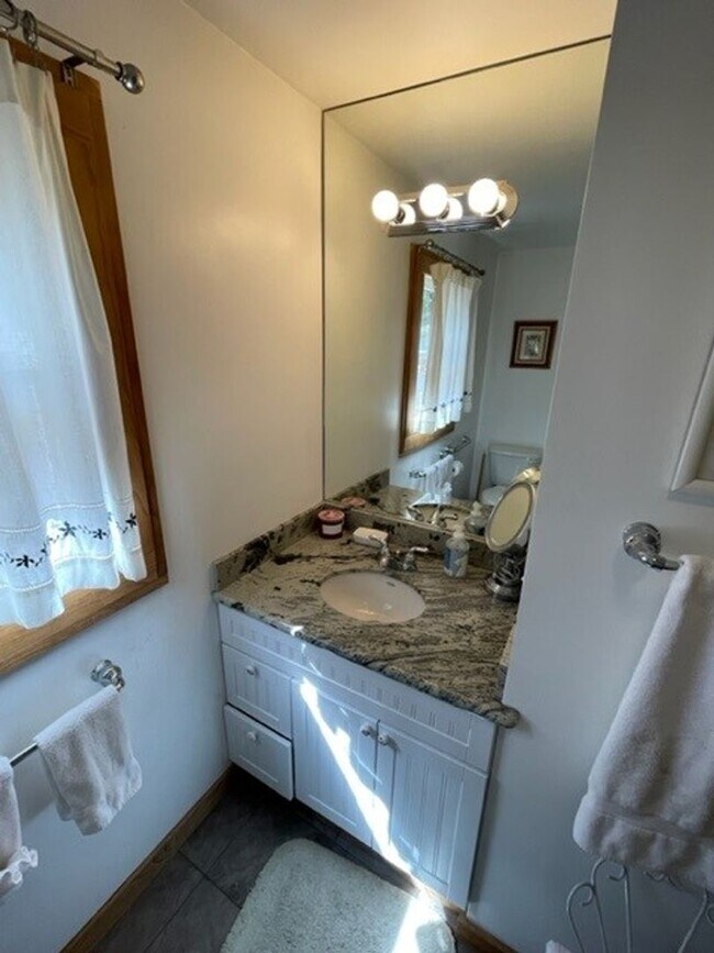 Building Photo - Sweet Tahoe Charm Cabin! Available Now!! for a 3-6 month lease or a long term lease! Call and inq...